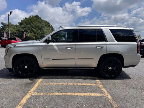 Used 2016 Cadillac Escalade Premium AWD/4WD image 4