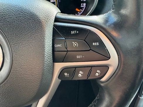 Used 2021 Jeep Grand Cherokee Limited image 24