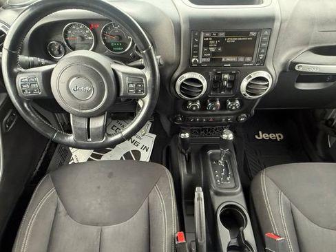 Used 2016 Jeep Wrangler Unlimited Sahara w/ Connectivity Group AWD/4WD image 3