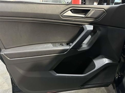 Used 2019 Volkswagen Tiguan SE w/ Panoramic Sunroof Package image 18