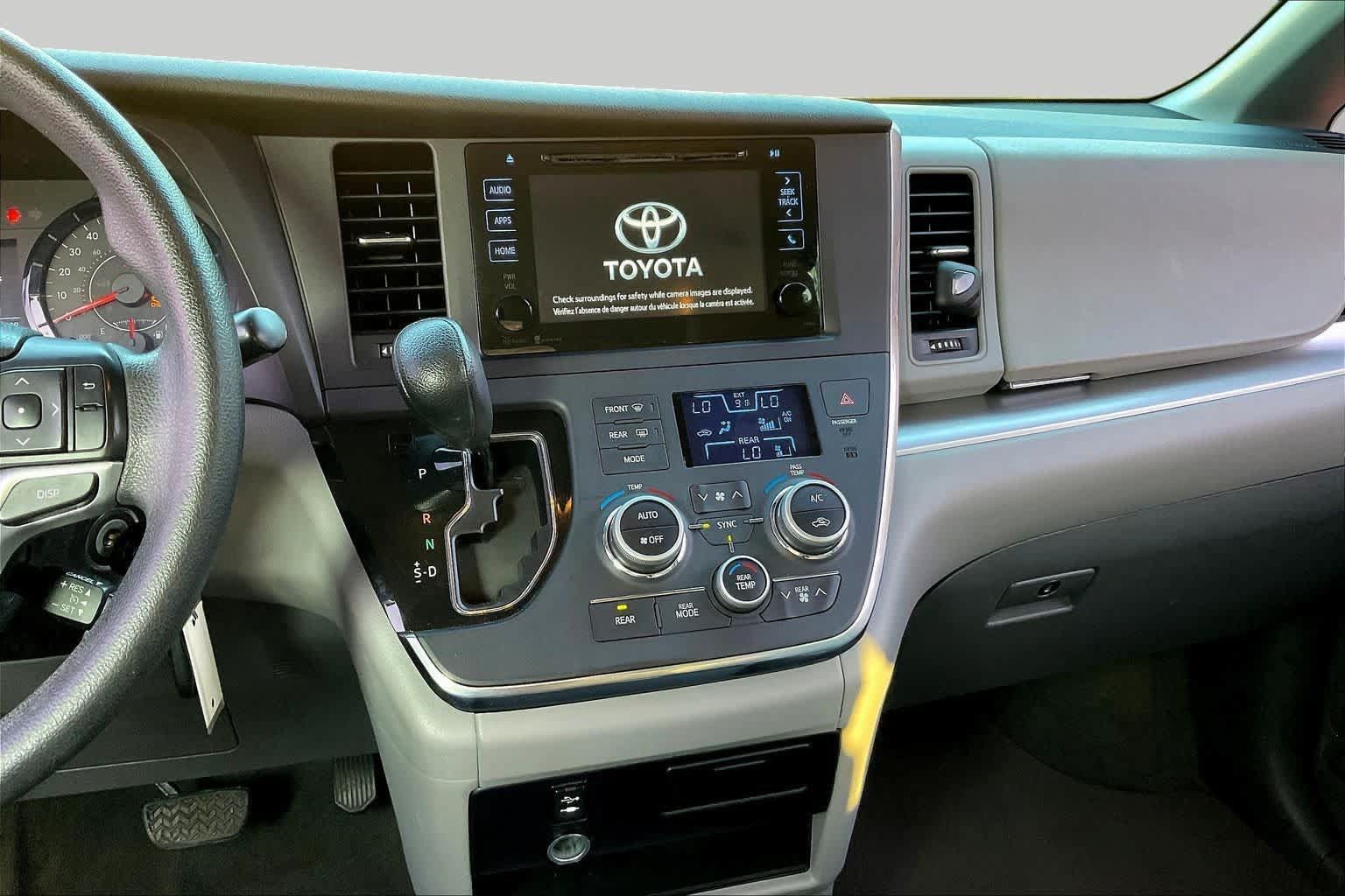 Used 2015 Toyota Sienna LE FWD image 7