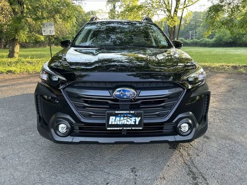 Certified 2025 Subaru Outback Premium w/ Popular Package #1 AWD/4WD image 3