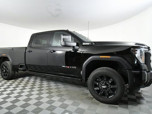 Used 2024 GMC Sierra 2500 AT4 w/ AT4 Premium Plus Package image 9