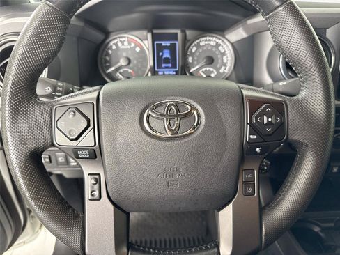Used 2022 Toyota Tacoma TRD Off-Road AWD/4WD image 16