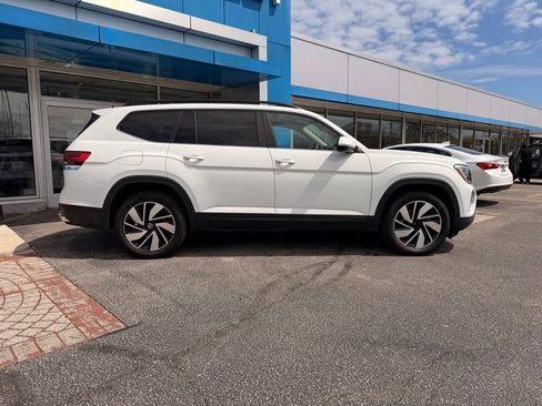 Used 2024 Volkswagen Atlas SE AWD/4WD image 9