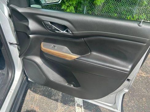 Used 2019 GMC Acadia SLE image 14