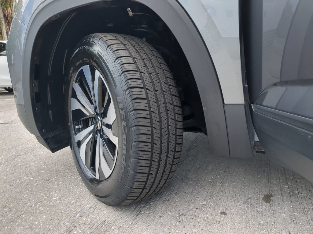Certified 2024 Volkswagen Atlas SE FWD image 34