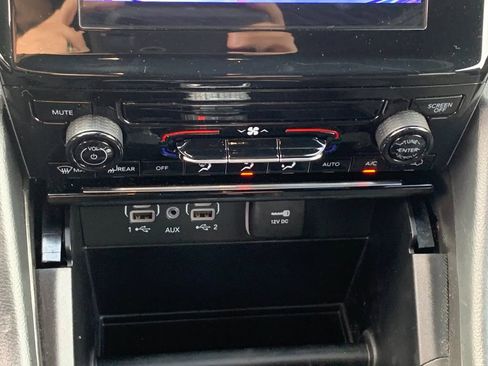 Used 2024 Jeep Grand Cherokee Laredo X w/ Trailer Tow Package image 23