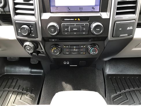 Used 2018 Ford F150 XLT w/ Equipment Group 302A Luxury AWD/4WD image 15