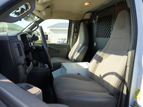 Used 2020 Chevrolet Express 3500 w/ Driver Convenience Package RWD image 11