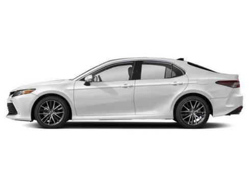 Used 2024 Toyota Camry XLE FWD image 3