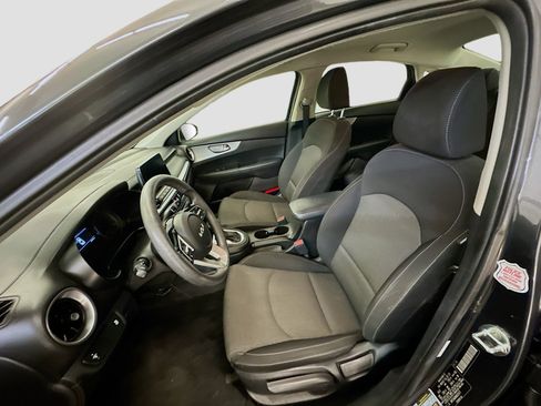 Used 2022 Kia Forte LXS image 13