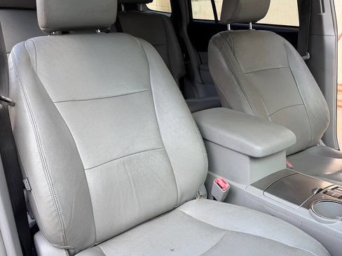 Used 2012 Toyota Highlander SE image 15