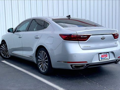 Used 2018 Kia Cadenza Premium w/ Luxury Package FWD image 9