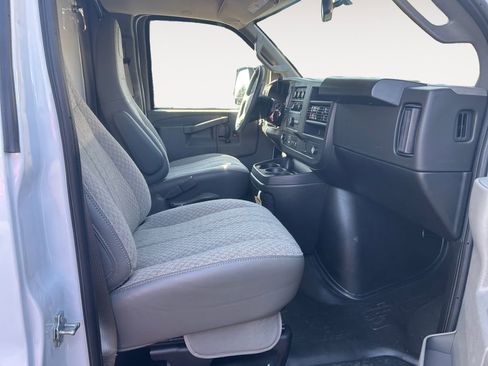 New 2024 Chevrolet Express 3500 Work Van w/ Power Convenience Package image 10