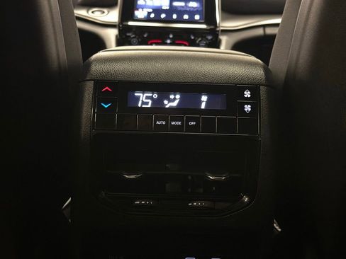 Used 2023 Jeep Grand Cherokee L Laredo image 24