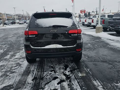 Used 2017 Jeep Grand Cherokee Laredo image 4