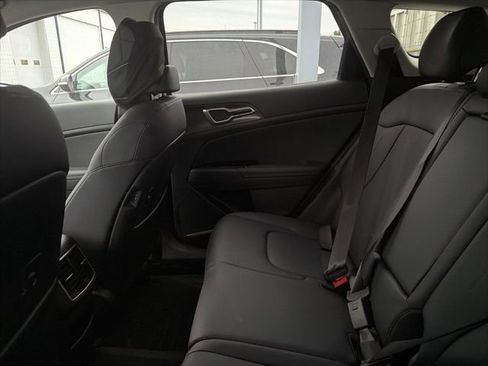 Used 2024 Kia Sportage EX AWD/4WD image 7