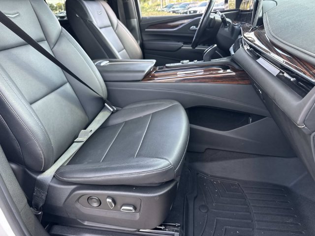 Used 2022 Cadillac Escalade Luxury RWD image 9