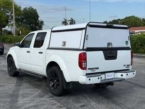 Used 2021 Nissan Frontier SV w/ Midnight Edition Floor Mats AWD/4WD image 4