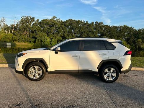 Used 2021 Toyota RAV4 XLE FWD image 3