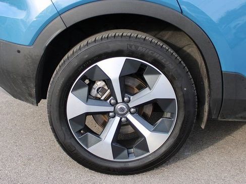 Used 2025 Volvo XC40 B5 Plus image 39