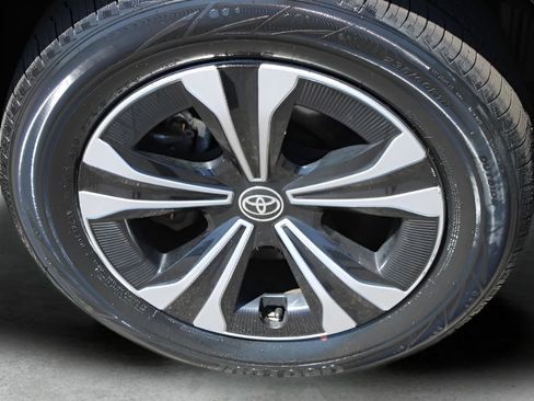 Used 2023 Toyota bZ4X AWD image 3