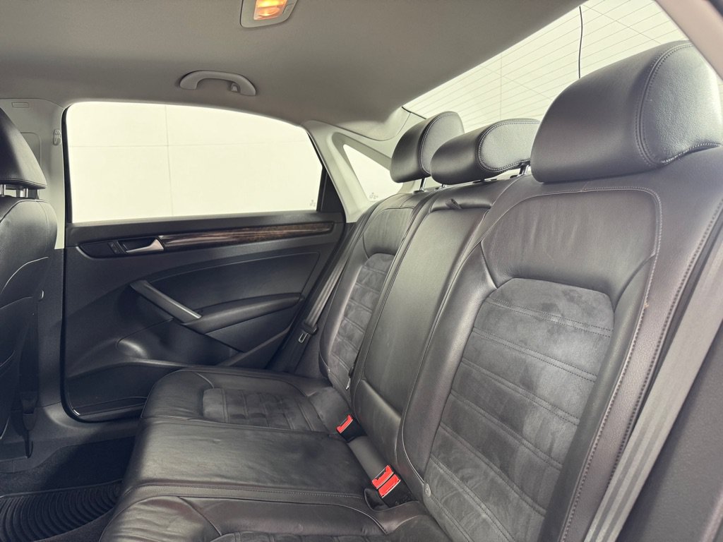 Used 2015 Volkswagen Passat TDI SEL Premium FWD image 15