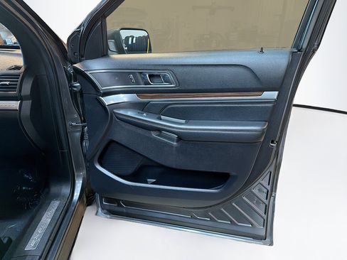 Used 2019 Ford Explorer Limited w/ Class III Trailer Tow Package image 36