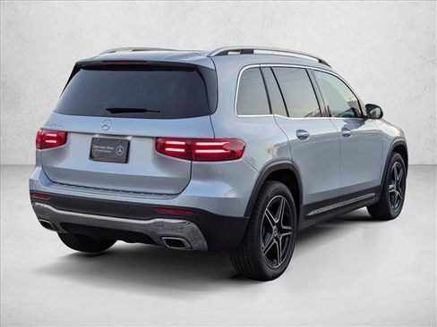 Used 2026 Mercedes-Benz GLB 250 image 2