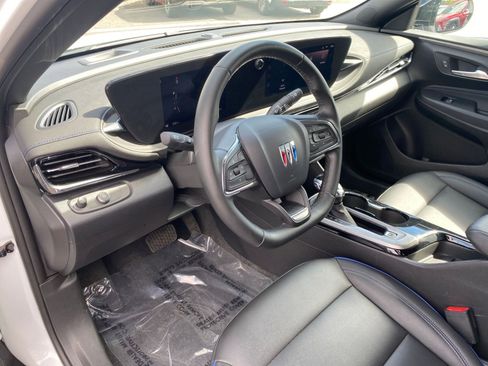 Used 2025 Buick Envista Sport Touring image 34