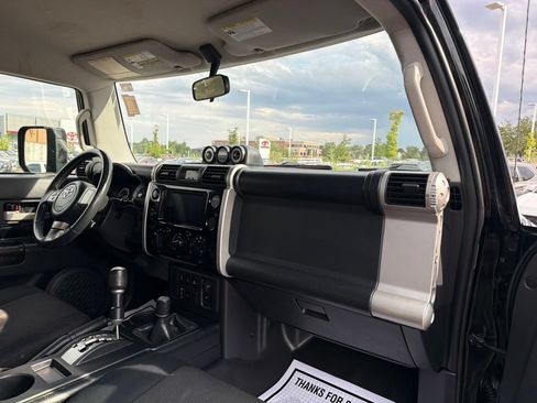 Used 2007 Toyota FJ Cruiser 4WD w/ Upgrade Pkg 2 image 11