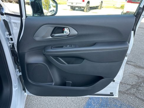 New 2026 Chrysler Pacifica Select image 56