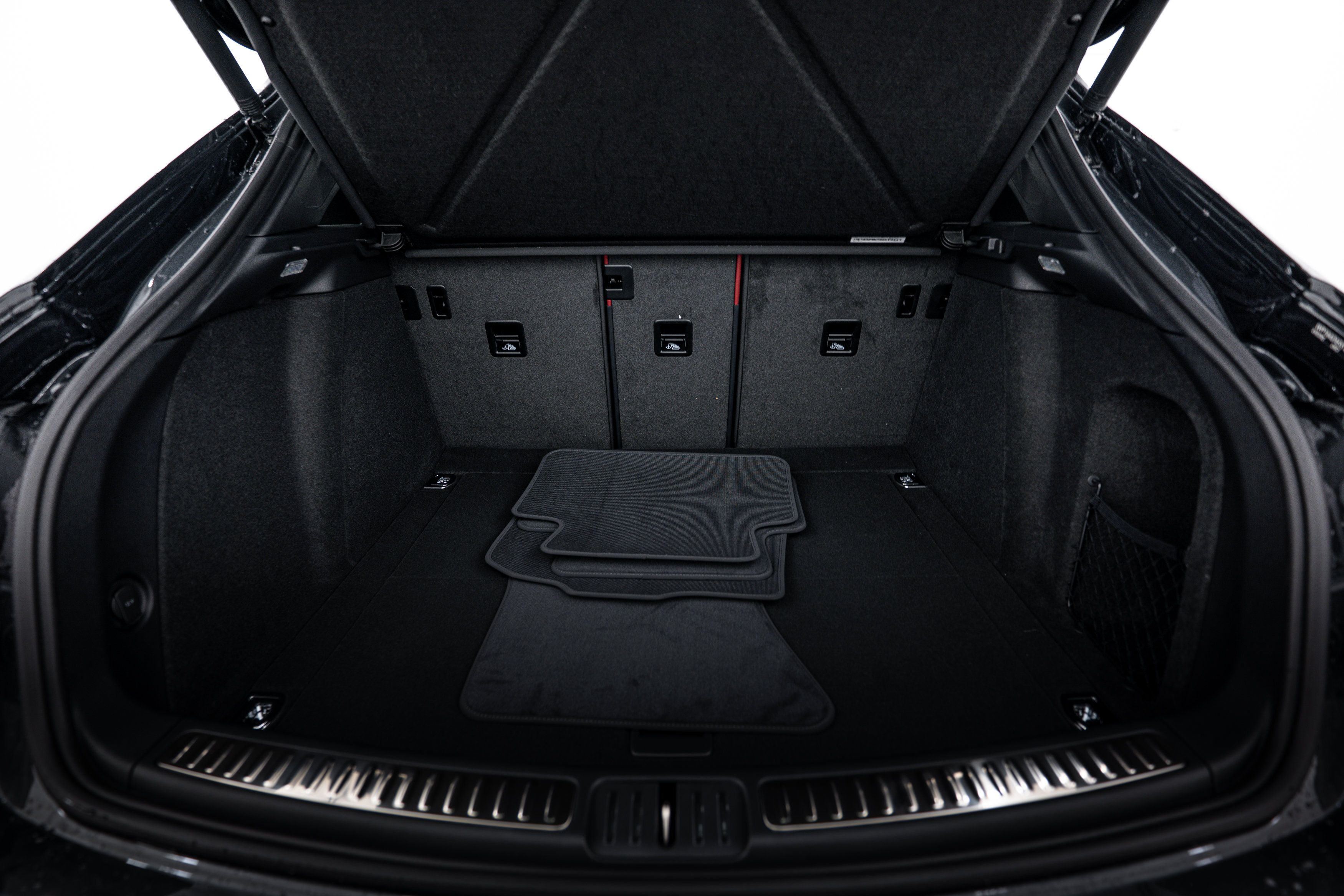 Certified 2026 Porsche Macan AWD/4WD image 26