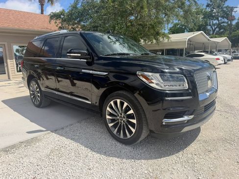 Used 2018 Lincoln Navigator Select RWD image 2