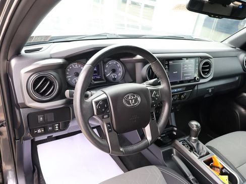 Used 2021 Toyota Tacoma TRD Off-Road w/ Technology Package AWD/4WD image 25