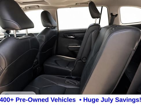 Used 2023 Toyota Highlander XLE FWD image 16