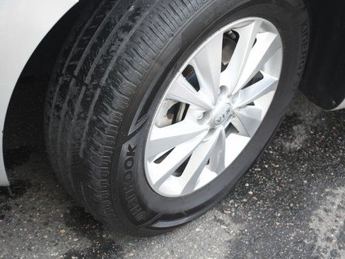 Used 2016 Kia Sedona LX w/ LX Convenience Package FWD image 11