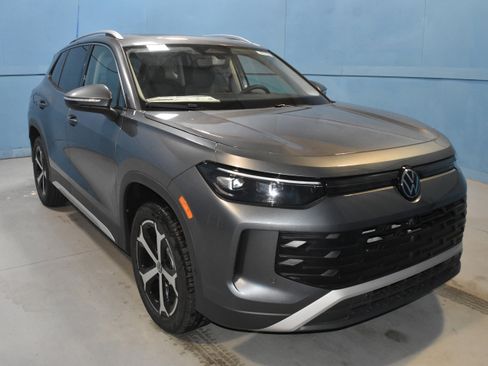 New 2026 Volkswagen Tiguan SE AWD/4WD image 1