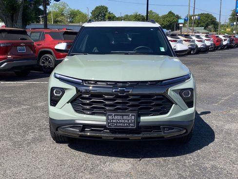 Used 2025 Chevrolet TrailBlazer ACTIV w/ Driver Confidence Package image 2