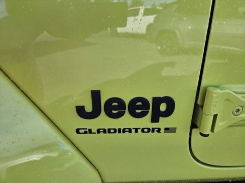 Used 2024 Jeep Gladiator Sport AWD/4WD image 24