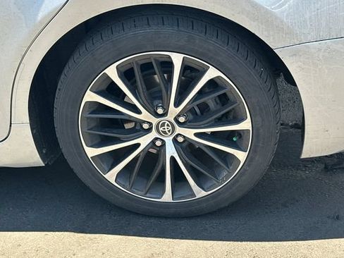 Used 2020 Toyota Camry SE w/ Carpet Mat Package FWD image 4