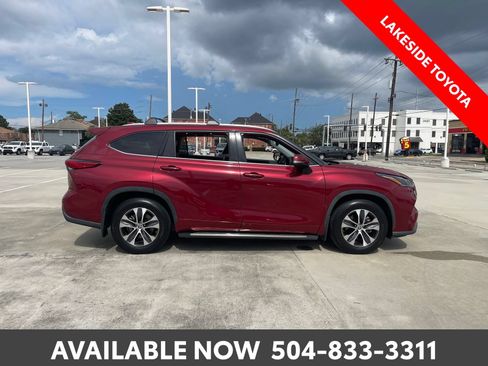 Used 2021 Toyota Highlander XLE FWD image 6