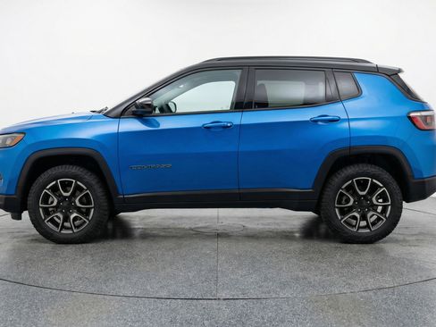 Used 2025 Jeep Compass Trailhawk image 5