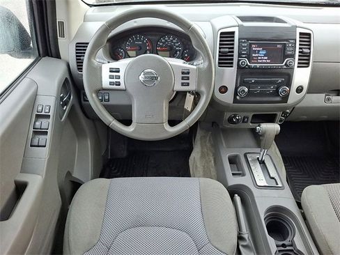 Used 2018 Nissan Frontier SV image 11