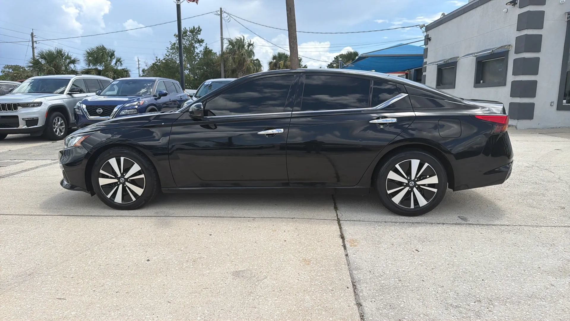 Used 2021 Nissan Altima 2.5 SL FWD image 2