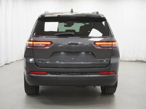 Certified 2025 Jeep Grand Cherokee L Limited w/ Luxury Tech Group II image 11