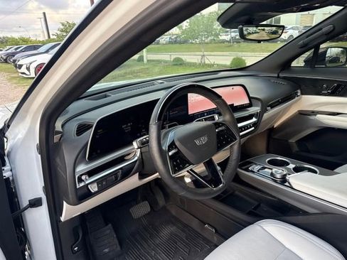 Certified 2024 Cadillac Lyriq Luxury AWD/4WD image 7