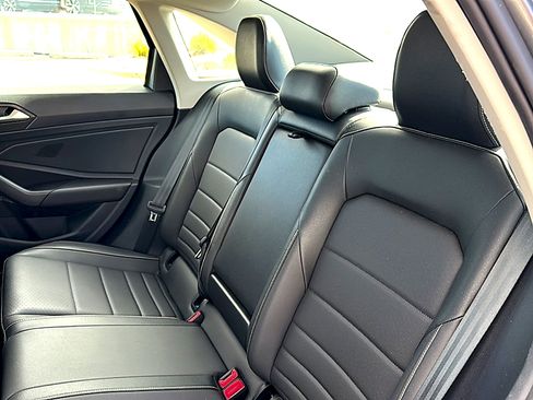 Used 2024 Volkswagen Jetta SE image 19