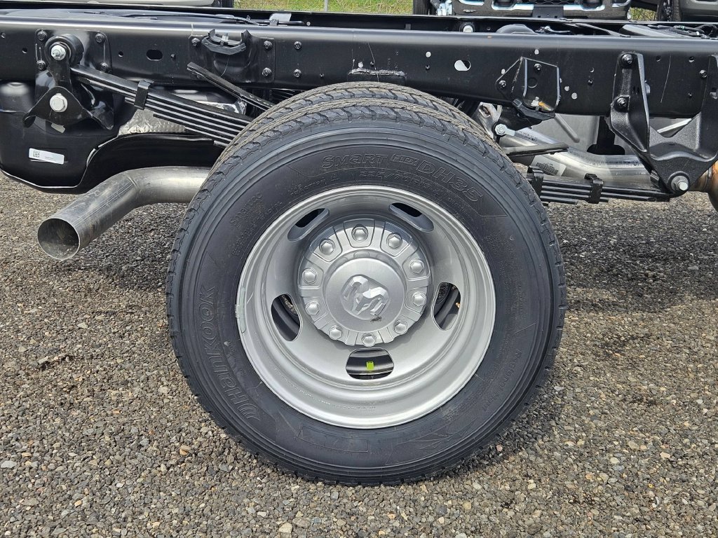 New 2026 RAM 5500 Tradesman AWD/4WD image 9